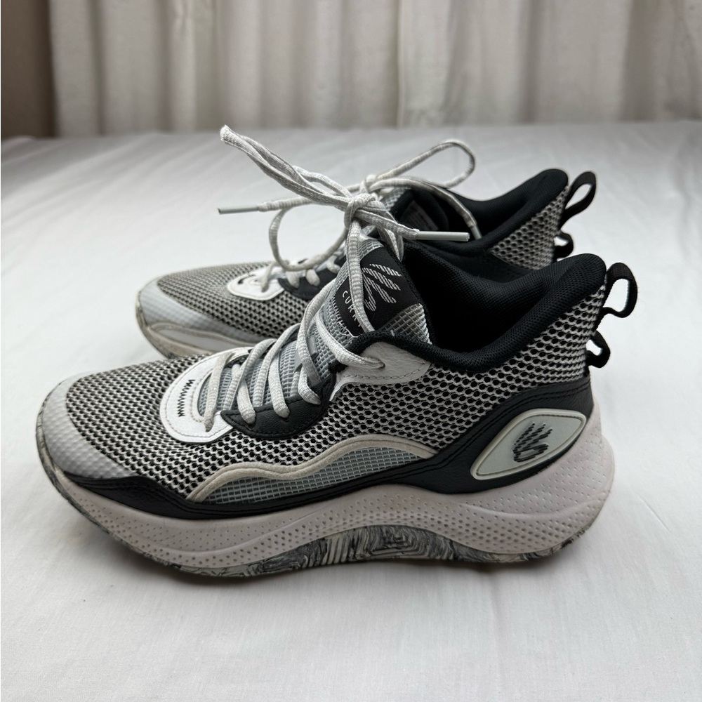 Under Armour Curry 3Z 24 basketball shoes youth size 7Y